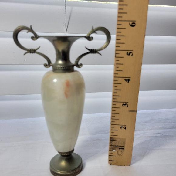 VINTAGE DECORATIVE ONIX AND BRASS VASE SMALL - Picture 4 of 11